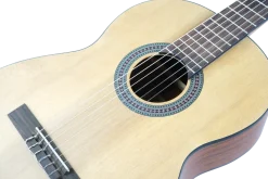 Akustisk gitar med nylonstrenger