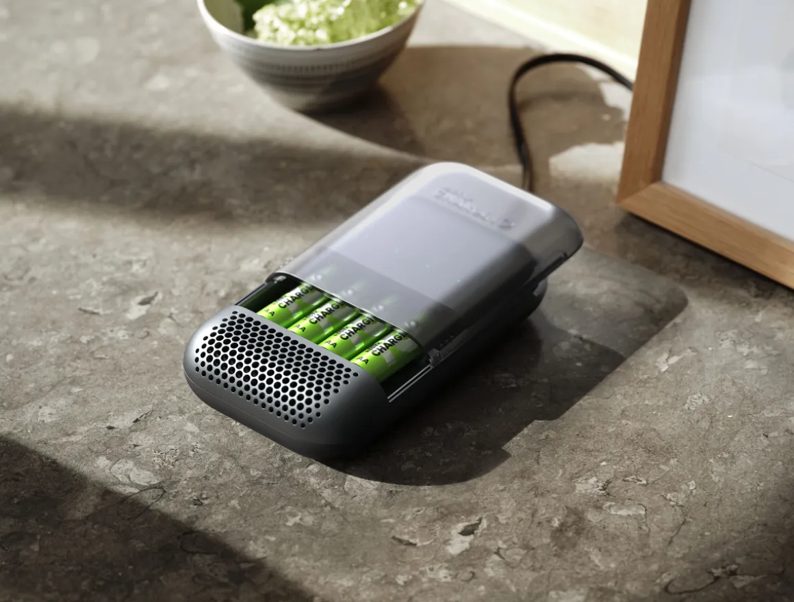 Batterilader inklusive 4 batterier, GP ReCyko Charge 10