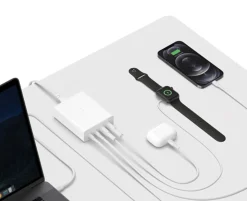 Belkin ladestasjon med 4 porter, USB-A og USB-C