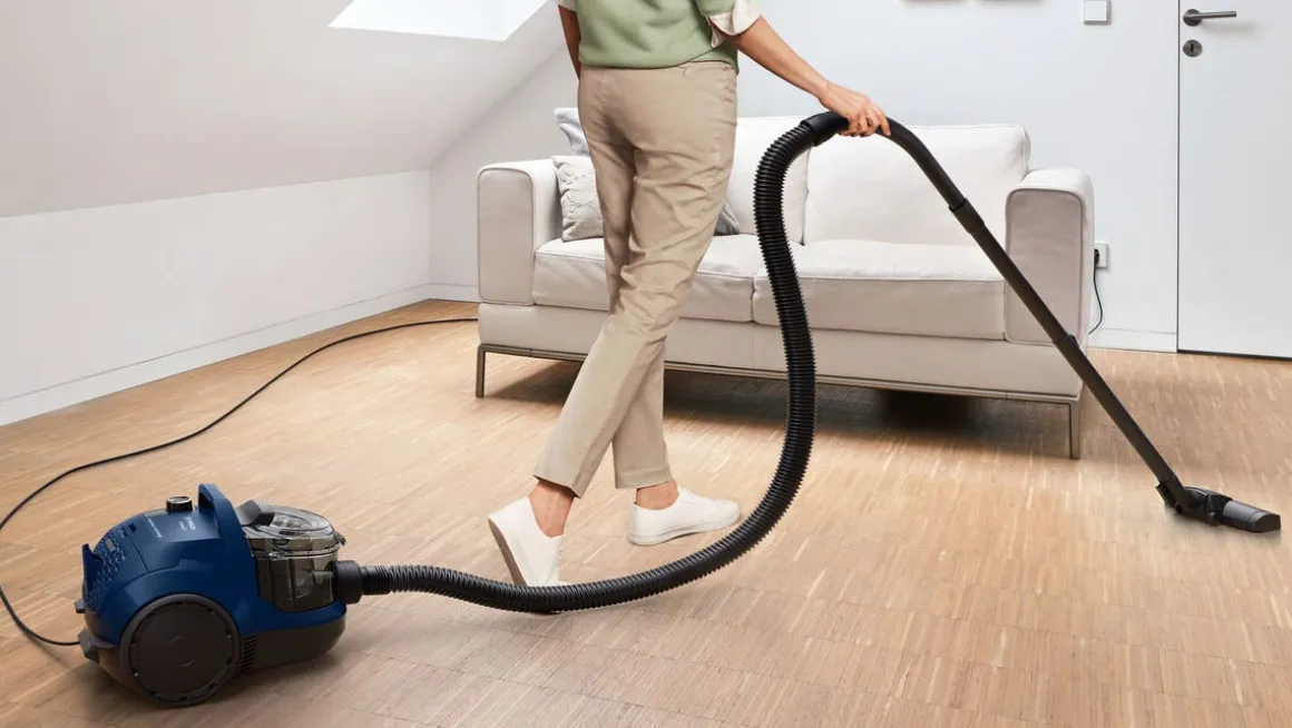Bosch BGS21X320 poseløs støvsuger med HEPA-filter, marineblå