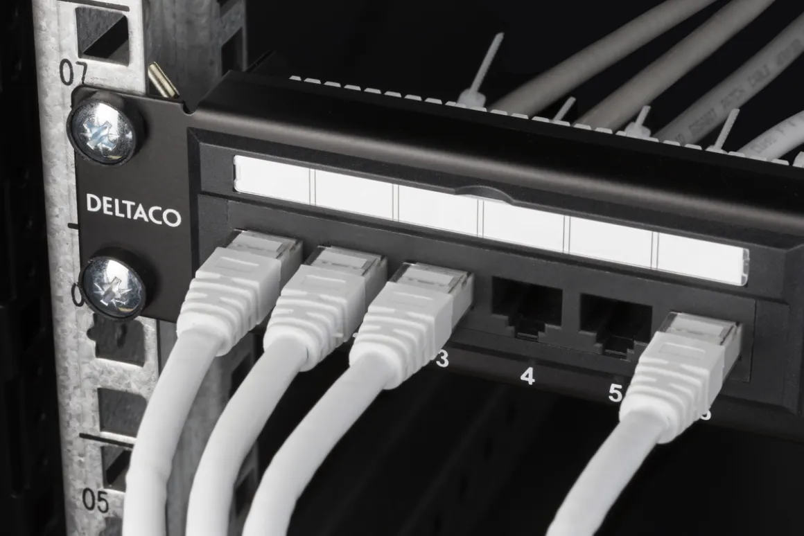 Deltaco PAN-112 Patch Panel 19" UTP x24
