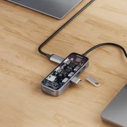 Deltaco USB-C-hub med 10 porter, gjennomsiktig