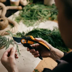 Fiskars Plus SmartFit P541 hagesaks med sideskjær