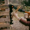 Fiskars X-Series vedkløyver for veggmontering