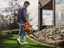 Husqvarna 120iBV batteridrevet løvblåser med sugefunksjon, 36V