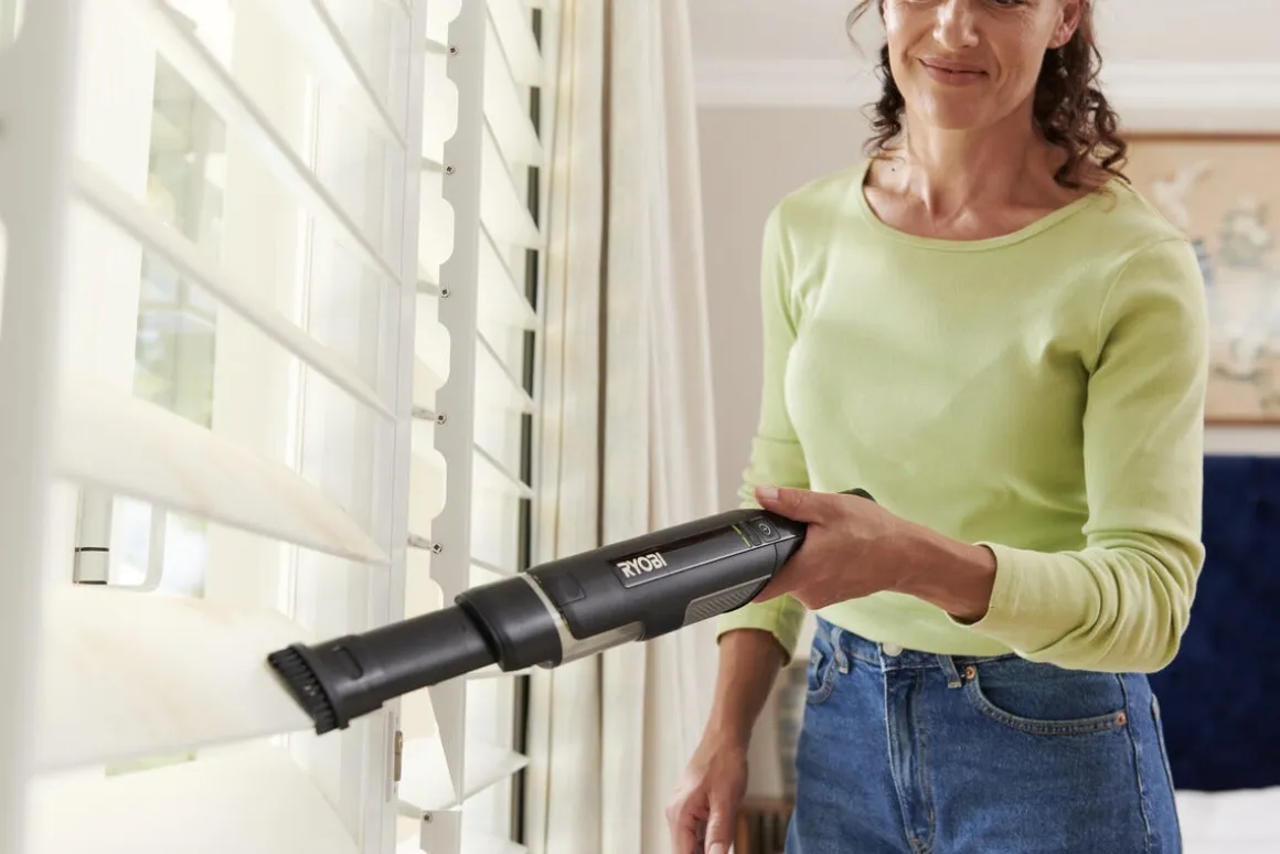 Ryobi RHV44-220G håndstøvsuger med HEPA og tilbehør