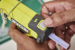 Ryobi RGLU4-0 limpistol 4 V USB med 3 limstifter