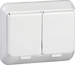 Schneider Exxact 2-veis innfelt stikkontakt med lokk, IP44