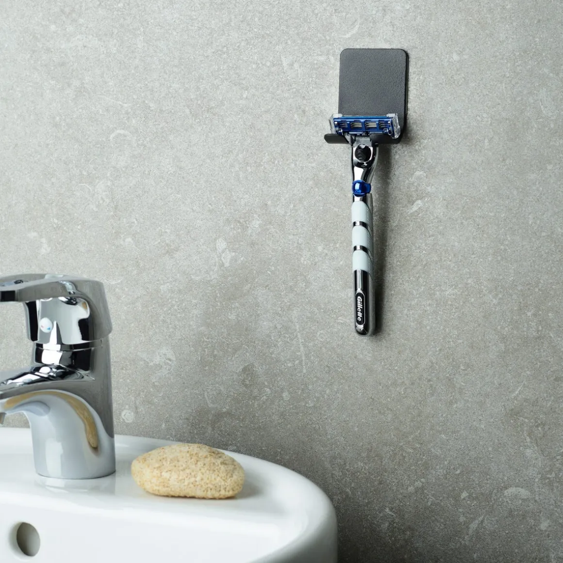 Selvheftende holder til barberhøvel mattsvart, 2-pack