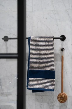 Smedbo DOT selvklebende håndkleholder vegg 62 cm