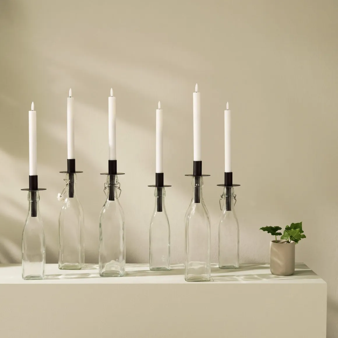 Stearinlysholder for flaske, svart