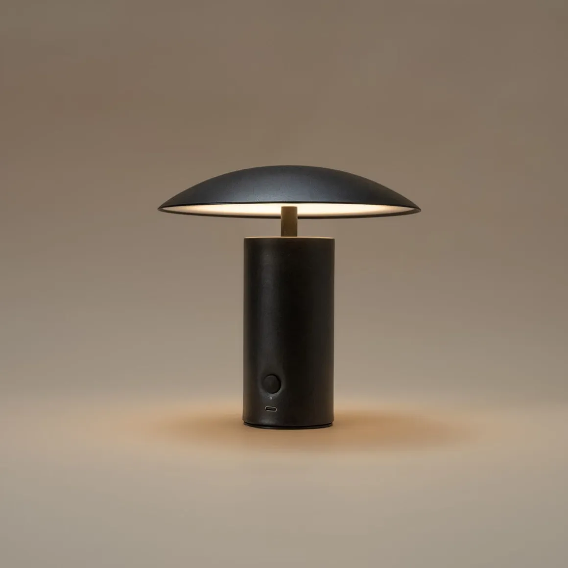 Tage oppladbar bordlampe metall svart, 20 cm, Northlight