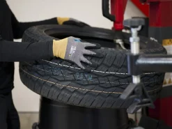 Tegera 8805R kuttsikre vernehansker med varmebeskyttelse, B
