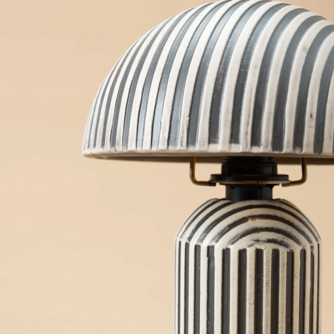 Tilde bordlampe stripet keramikk, 32 cm, Northlight