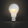 Varmhvit LED-pære E27 på 4,9 W og 470 lumen, dimbar